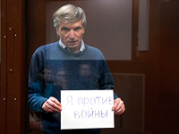 Московский депутат Горинов приговорен в РФ к семи годам колонии за высказывания против войны в Украине