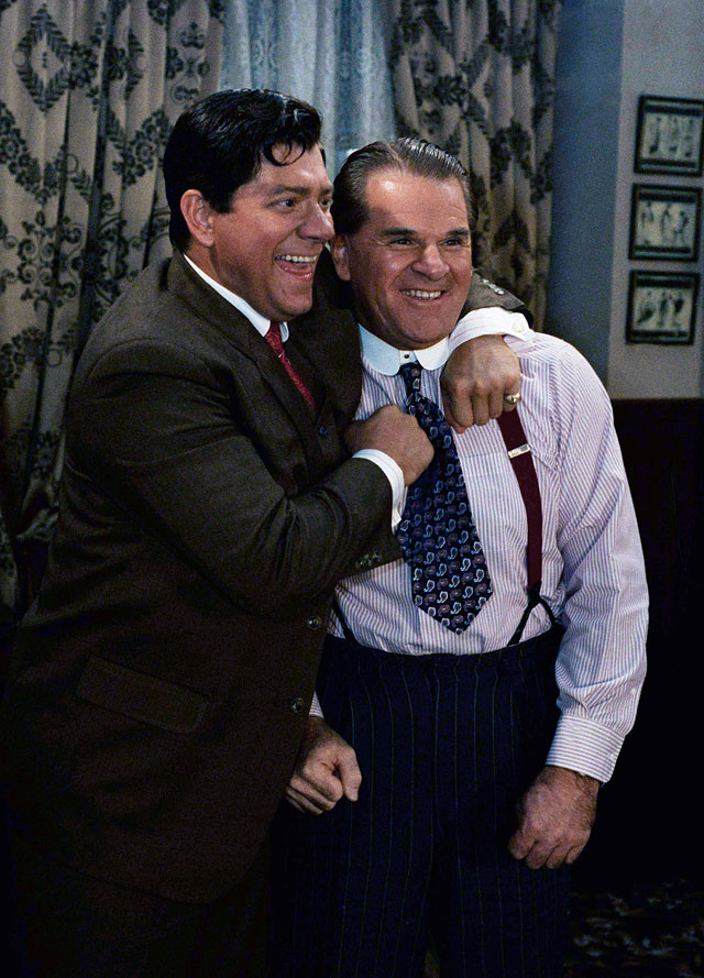 Стивен Лэнг (слева) с Питом Роузом во время рекламной сессии после съемок, 1991год