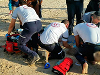 На пляже "Далила" в Ашкелоне едва не утонули трое детей, состояние двух из них тяжелое