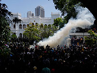 Президент Шри-Ланки бежал, его преемником стал глава правительства