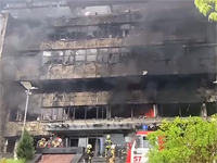Пожар в бизнес-центре в Москве, сообщается о 120 спасенных