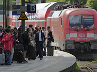 В Германии поезд сошел с рельсов; четыре человека погибли