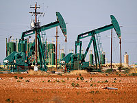 На фоне сокращения промышленной активности цены на нефть рухнули на 5%