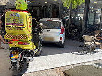 В Ашкелоне автомобиль въехал в кафе, пострадали двое посетителей