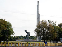 В Риге демонтируют памятник Победы