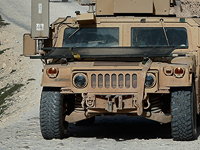 HMMWV (Humvee, военный вариант Hummer)