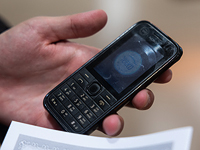 БАГАЦ отложил реформу "кошерных" мобильных телефонов до "после выборов"