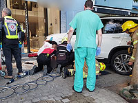 В центре Тель-Авива автомобиль сбил на тротуаре четырех человек