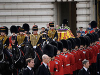Траурная процессия королевы Елизаветы покинула Букингемский дворец