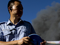 На юге Китая возник сильный пожар в башне China Telecom