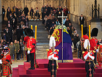 Церемония прощания с королевой Елизаветой II; инцидент в Вестминстерском дворце
