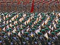 Военный парад на фоне массовых протестов в Тегеране. Фоторепортаж
