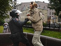В российских городах на антивоенных акциях задержаны более 700 человек