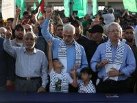 ХАМАС устроил в Газе "митинг единства": Синуар был рядом с аз-Захаром
