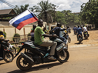 В столице Буркина-Фасо народ приветствует нового лидера страны флагами России