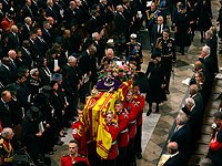 В Вестминстерском аббатстве прошла церемония прощания с королевой Елизаветой