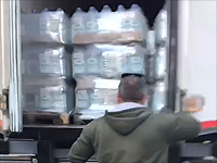 Посольство Израиля организовало отправку воды и продуктов питания на восток Украины