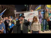 На митинге выступил главный раввин Украины Моше Реувен Асман, призвавший израильское руководство остановить "российский ракетно-беспилотный террор".