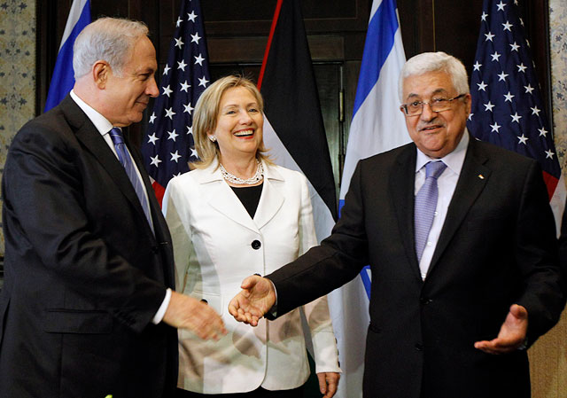 С Биньямином Нетаниягу и Махмудом Аббасом, 2010 год