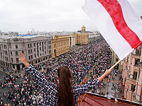 Белорусские власти объявили "нацистской символикой" лозунг "Жыве Беларусь!" в сочетании с поднятой рукой