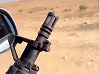 Житель Негева выложил в интернет видео, на котором он стреляет из M16 из окна автомобиля