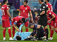 Чемпионат мира. Англия - Иран. Вратаря иранцев унесли с поля на носилках