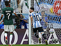 Первый тайм матча Аргентина - Саудовская Аравия. Месси реализовал пенальти. Три гола аргентинцев отменены
