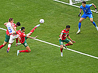 На 71-й минуте Модрич навесил со штрафного. Защитник марокканцев едва не срезал мяч в свои ворота - чуть выше
