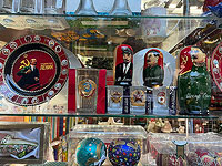 "Матрешка Сталин" в Тель-Авиве соседствует с елочными игрушками