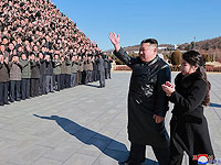 Дочь Чжу и ракета "Хвасон": Ким Чен Ын представил публике самое дорогое. Фоторепортаж из Северной Кореи