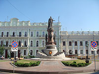 Одесский горсовет поддержал решение о демонтаже памятников Екатерине II и Суворову
