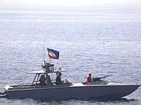 Centcom: катер КСИР попытался "ослепить" корабли ВМС США в Ормузском проливе