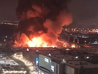 Сильный пожар в Подмосковье: горит торговый центр в Химках