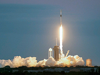 Компания SpaceX впервые вывела на орбиту группу спутников OneWeb
