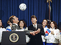 1992. Грант Уол рядом с президентом СЩА Джорджем Бушем