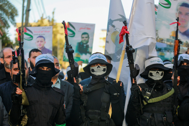 Демонстрация боевиков "Бригад Изаддина аль-Касама" в форме "Львиного логова" в Газе. 10 декабря 2022 года