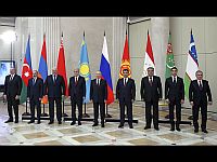 На саммите в Петербурге лидерам СНГ подарили девять колец