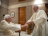 95-летний Папа Бенедикт XVI и Папа Франциск