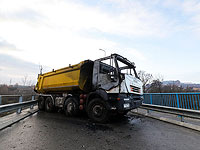 Кризис в Косово: сербы согласились демонтировать баррикады на дорогах