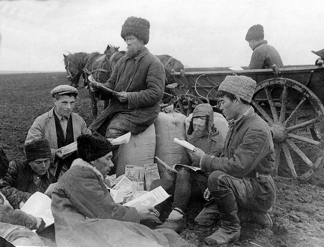 Крестьяне на полях колхоза после коллективизации, 1930 год