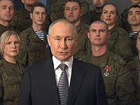 Путин записал новогоднее обращение на фоне военных, а не Кремля