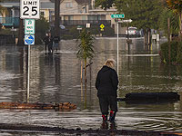 Проливные дожди в Калифорнии, сотни тысяч домов без электричества