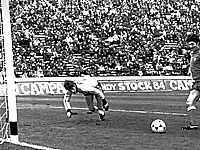 Чемпионат мира 1978 года. Паоло Росси забивает гол в ворота Ференца Месароша