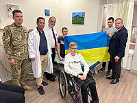 Посол Украины (справа) посетил украинских военнослужащих, проходящих протезирование в Израиле