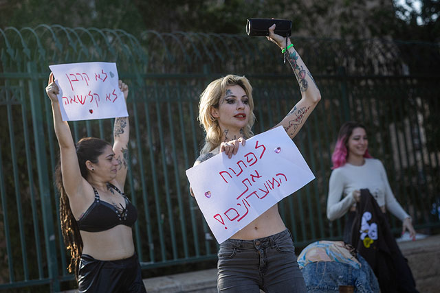 "Не мешайте мне танцевать": возле Кнессета прошла акция протеста стриптизерш