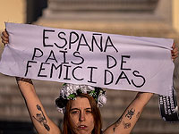 "Испания – страна фемицида". Акция протеста активисток FEMEN. Фоторепортаж