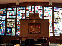 Попытка поджога синагоги в Нью-Джерси, "Нер Тамид" защитило бронированное стекло