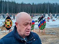 Глава группы Вагнер Евгений Пригожин присутствует на похоронах бойца на Белоостровском кладбище под Санкт-Петербургом, Россия