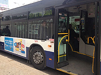 В Негеве неизвестные забросали камнями два пассажирских автобуса