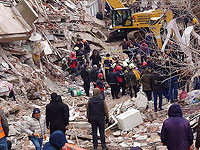 В Турции жертвами землетрясений стали более 1000 человек